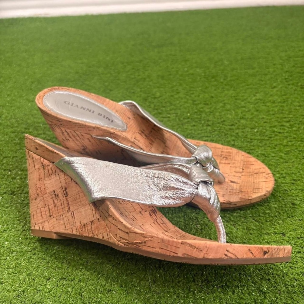 Vintage Y2K Gianni Bini‎ Womens 7.5 Wedge Sandals Cork Faux Leather Metallic